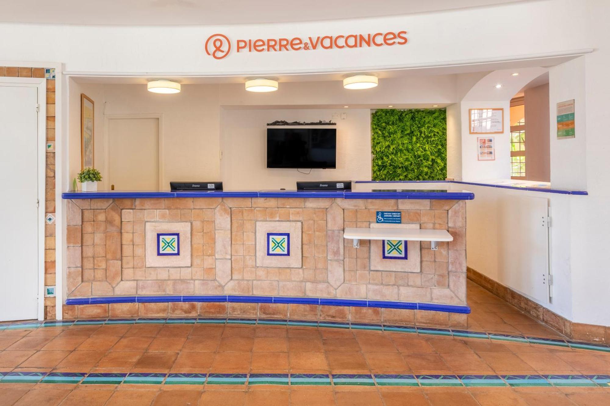 Hotel De L'Esterel Pierre & Vacances Saint-Raphaël Екстериор снимка
