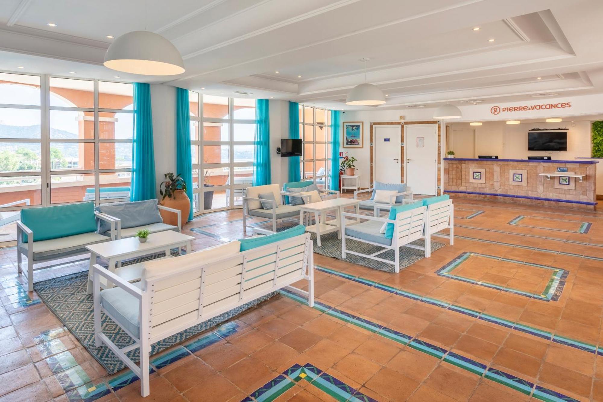 Hotel De L'Esterel Pierre & Vacances Saint-Raphaël Екстериор снимка