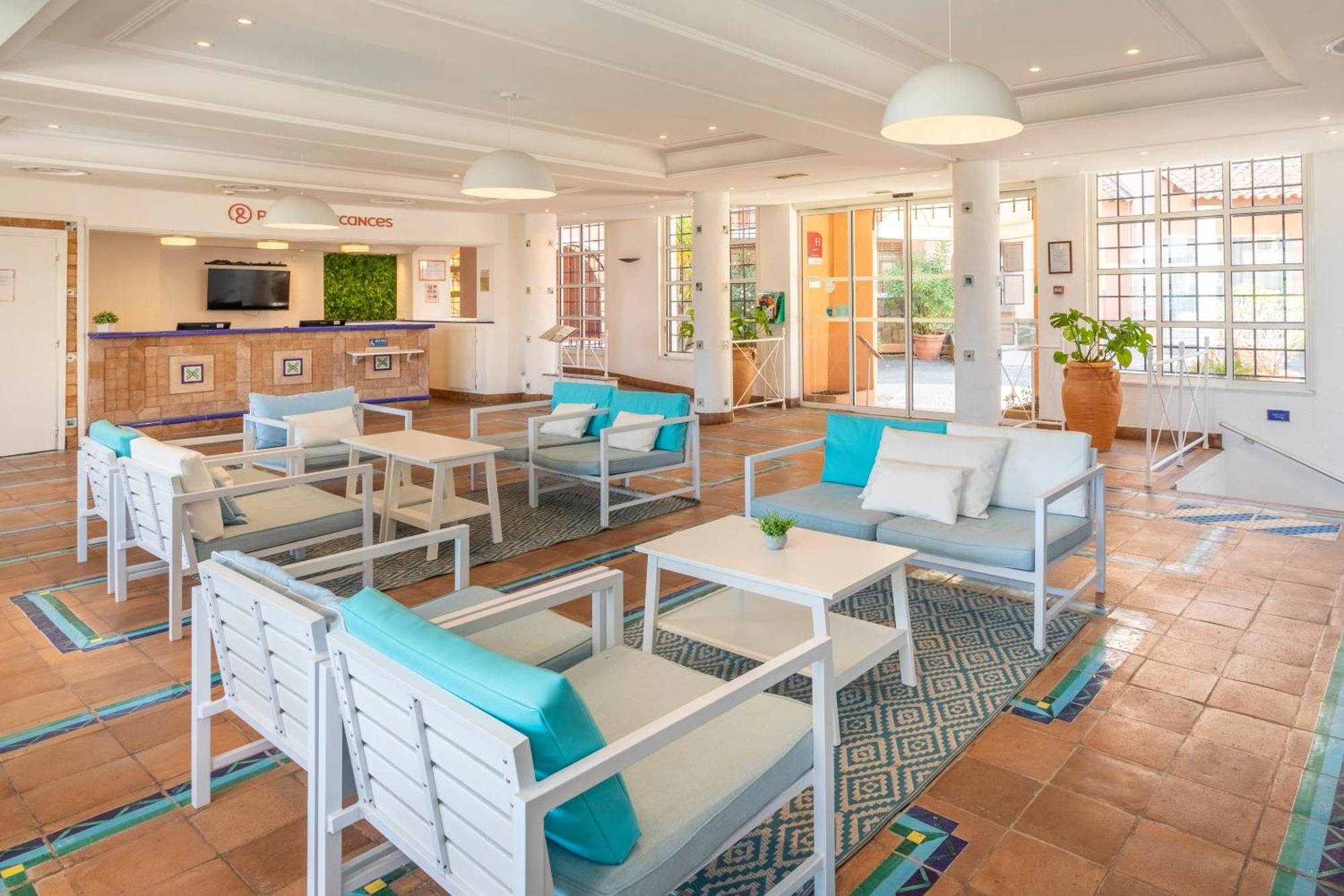Hotel De L'Esterel Pierre & Vacances Saint-Raphaël Екстериор снимка