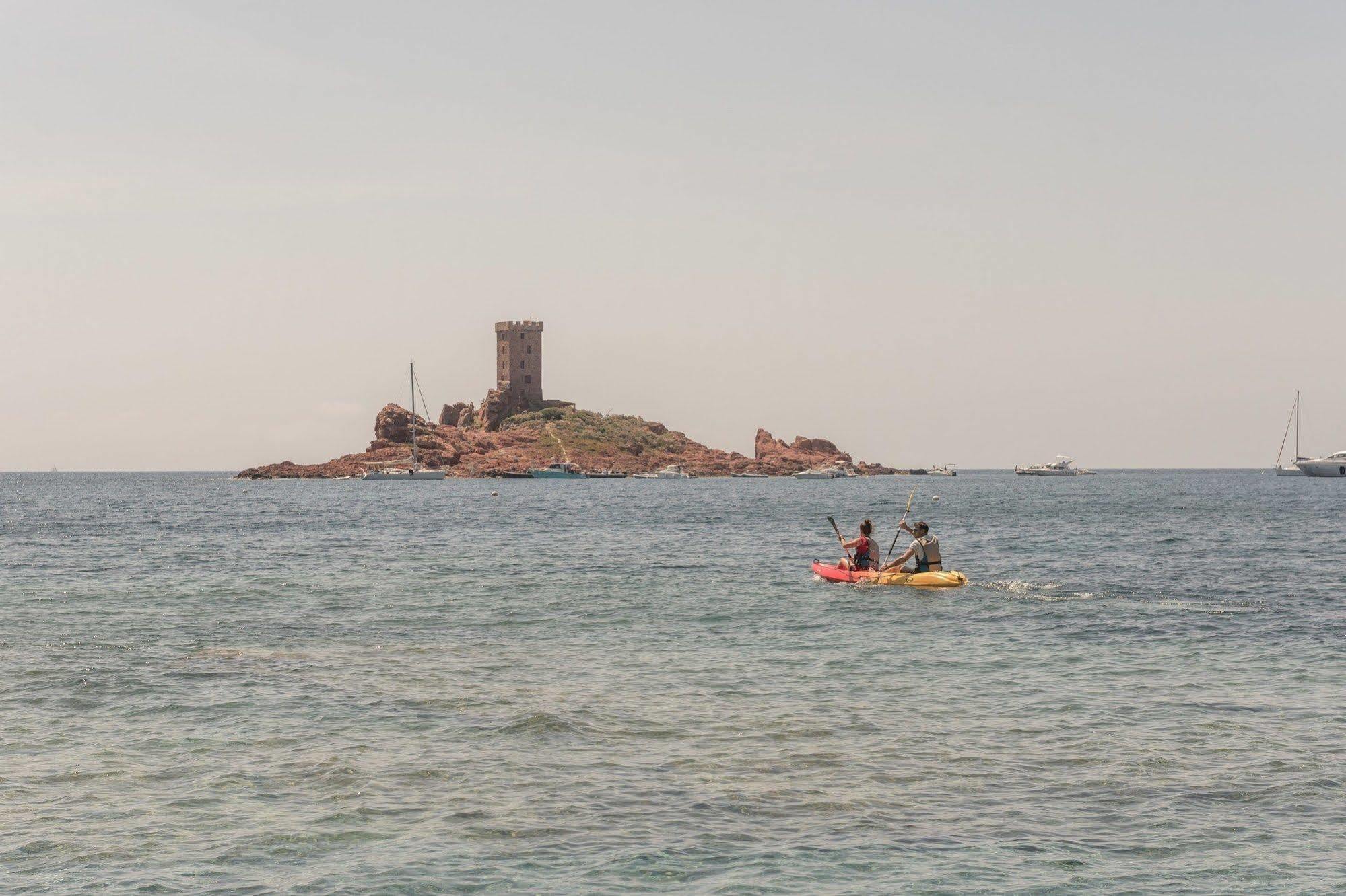 Hotel De L'Esterel Pierre & Vacances Saint-Raphaël Екстериор снимка